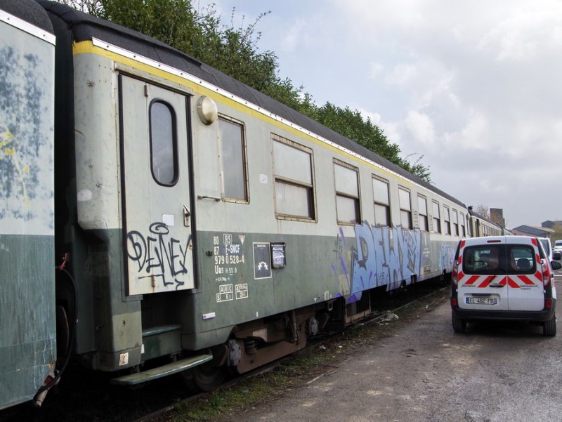 80 87 979 0 528-4 Uas H55 0 F SNCF-RS (2019-94-13 Chaulnes) (1).jpg