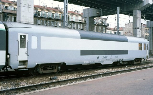 SNCF 60 87 99-77 322-1 - Nice.jpg