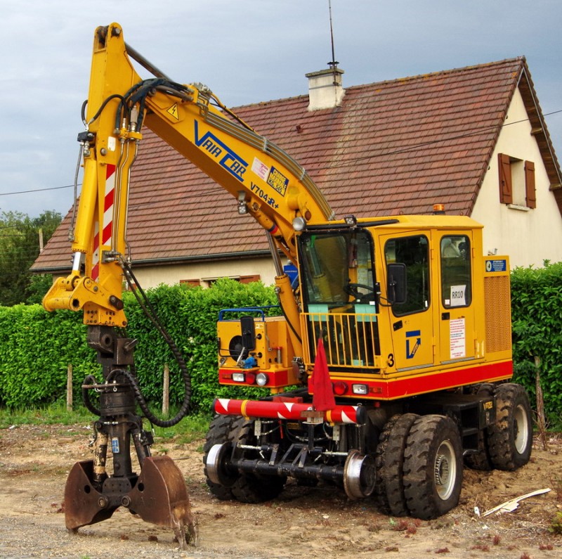 Vaiacar V704FR+ (2018-05-28 gare de Flavy-le-Martel) (3).jpg