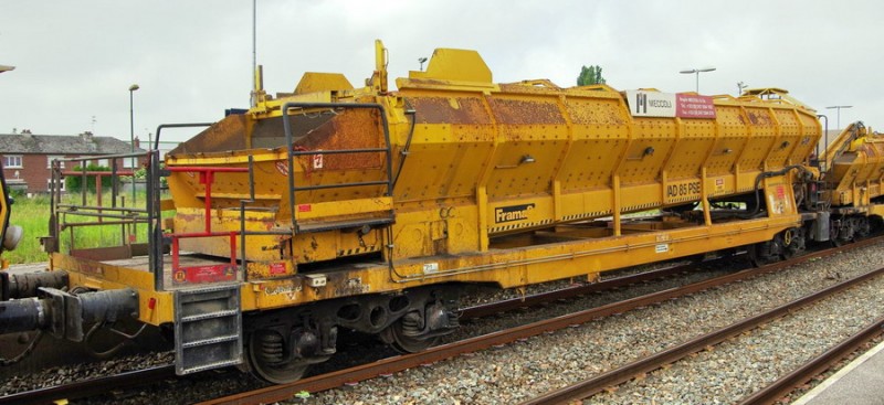 99 87 9 352 521-8 (2018-05-30 gare de Chaulnes) (2).jpg