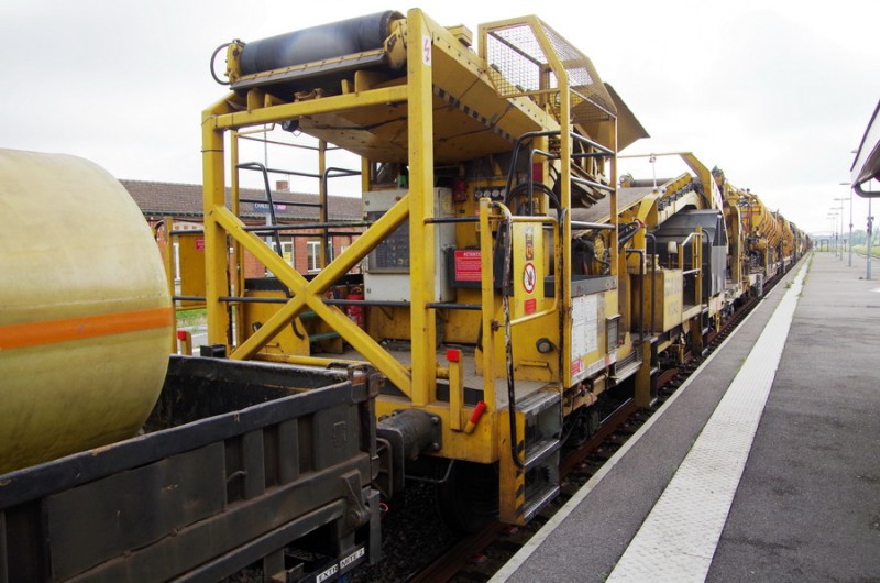 99 87 9 352 570-5 SDM 800 n°342 (2018-05-30 gare de Chaulnes).jpg