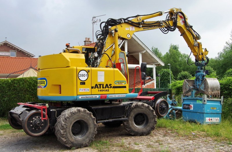 ATLAS 1404 KZW (2018-06-06 Vilers-Bretonneux) L'Heureux Rail 2801 (4).jpg (205.2 Kio) Vu 3956 fois ATLAS 1404 KZW (2018-06-06 Vilers-Bretonneux) L'Heureux Rail 2801 (4).jpg