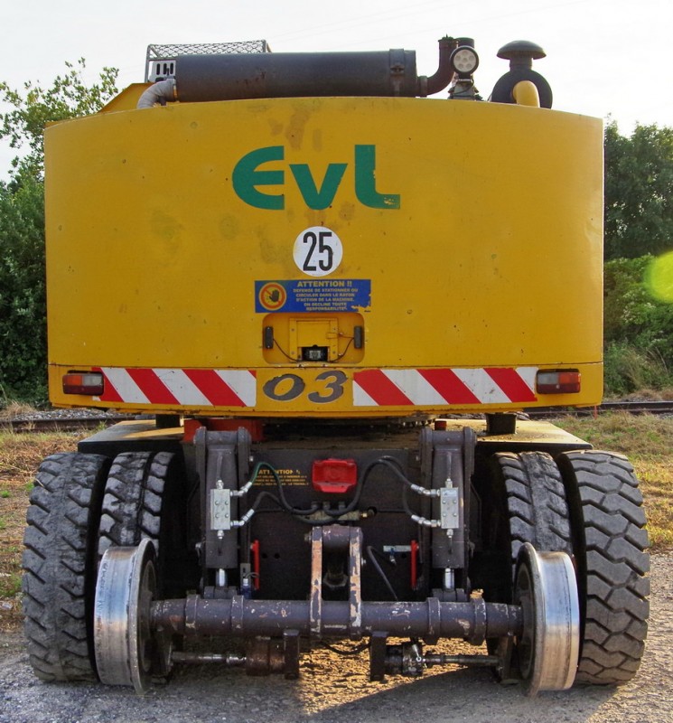 VaiaCar V704 FRS + (2018-07-09 gare de Mézières-sur-Oise) EVL 3 (14).jpg