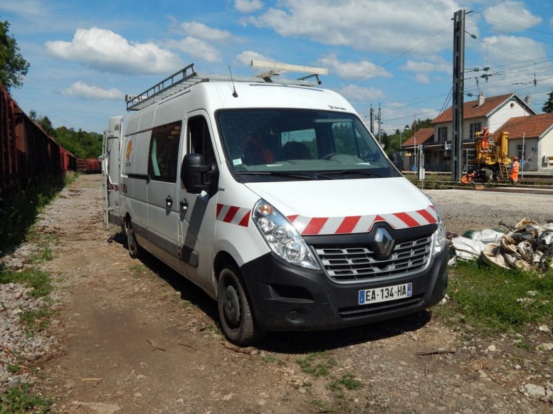 RENAULT MASTER - EA 134 HA - COLAS RAIL (2) (Copier).JPG