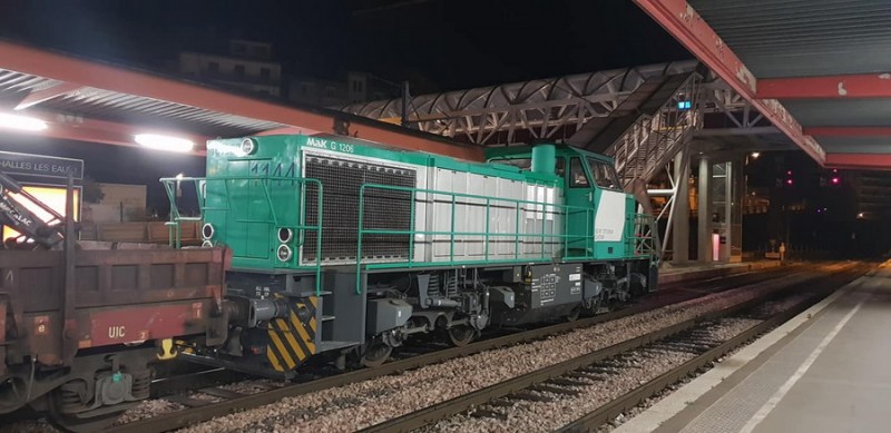 G 1206 BB 100 1144 (2018-08-28 gare de Chambéry) (1).jpg (127.71 Kio) Vu 7472 fois G 1206 BB 100 1144 (2018-08-28 gare de Chambéry) (1).jpg