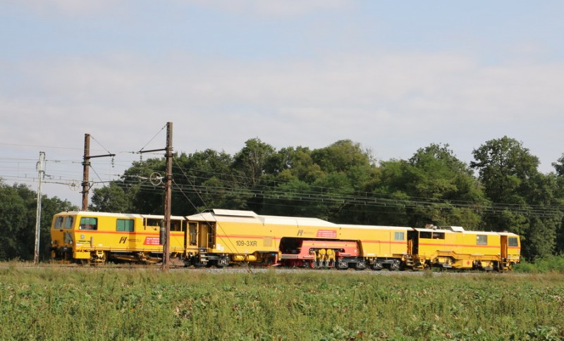 99 87 9 121 503-6 Type 109 3 XR (2018-08-28 RVB Amboise).jpg (171.16 Kio) Vu 3241 fois 99 87 9 121 503-6 Type 109 3 XR (2018-08-28 RVB Amboise).jpg
