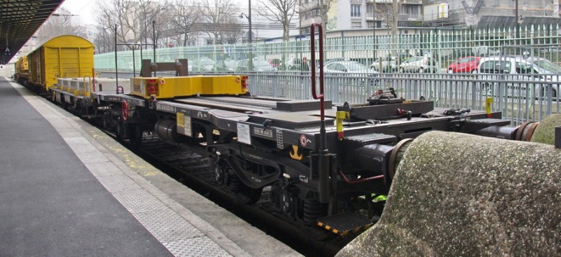 Grue Kirow (2015-03-21 gare de Paris Est) (1).jpg (164.61 Kio) Vu 11813 fois Grue Kirow (2015-03-21 gare de Paris Est) (1).jpg