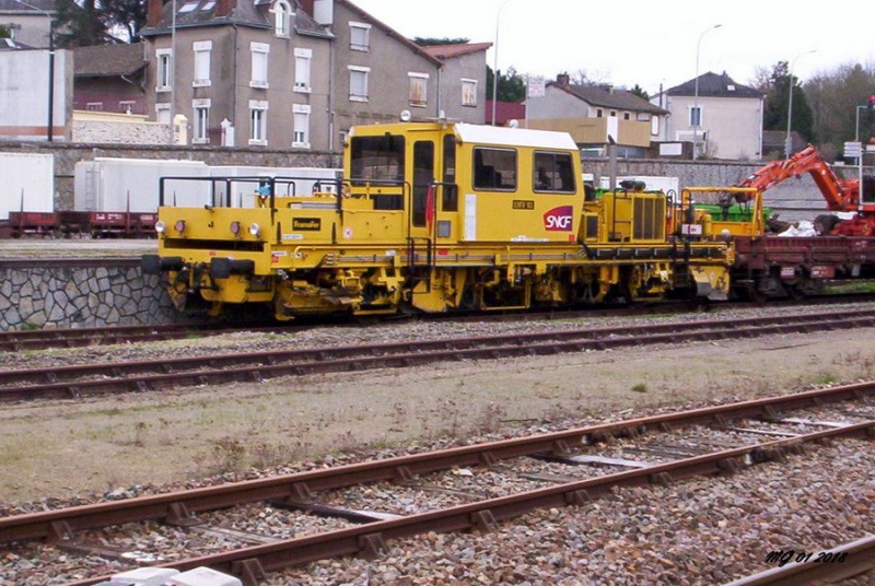 99 87 9 228 019-5 EMV 93 LM (2018-01-00 gare d'Aix-sur-Vienne) (1).jpg