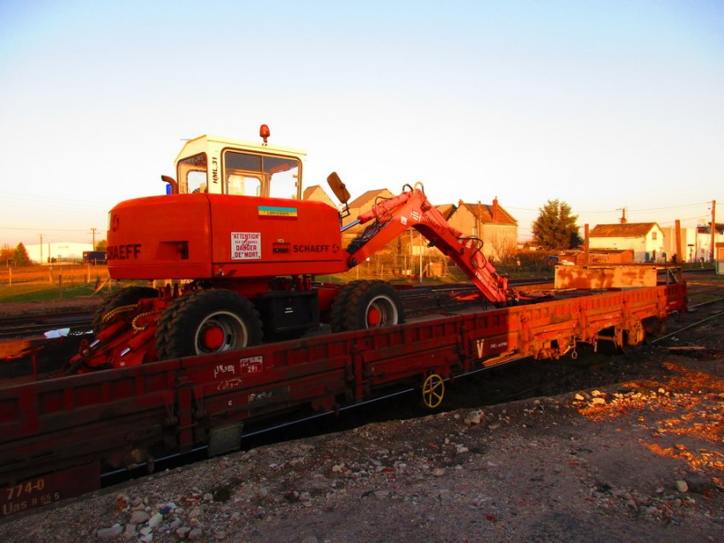 Schaeff HML 31 sur wagon.jpg (189.69 Kio) Vu 6881 fois Schaeff HML 31 sur wagon.jpg