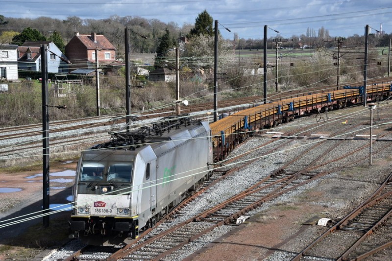 186 188 (2019-93-05 Somain)  Train de rail.jpg