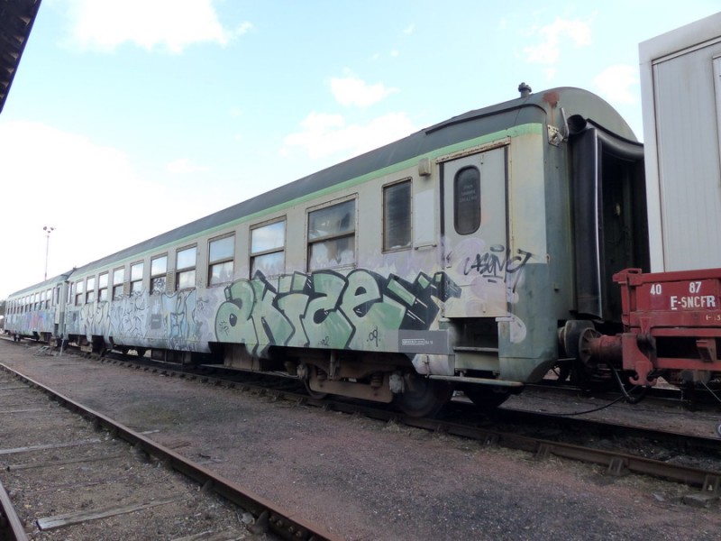 80 87 979 0 651-4 Uass H55 0 F-SNCFR (2019-03-11 gare de Joué-les-Tours) (1).jpg