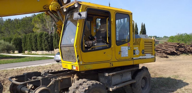 Liebherr A900ZW (2019-04-20 Uzes) vers Pont du Gard (3).jpg (159.78 Kio) Vu 2525 fois Liebherr A900ZW (2019-04-20 Uzes) vers Pont du Gard (3).jpg