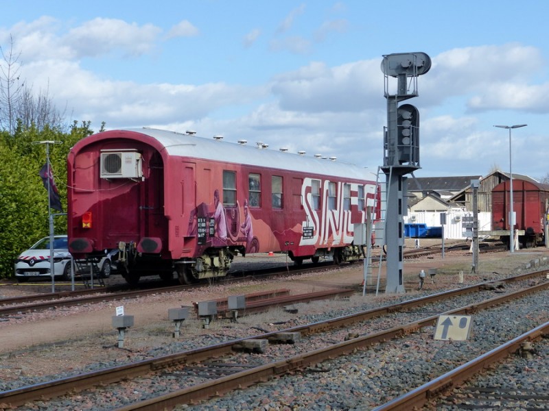 80 87 979 3 416-9 Uas H55 0 F SNCF-TR (2019-03-11 gare de Joué-les-Tours) (10).jpg
