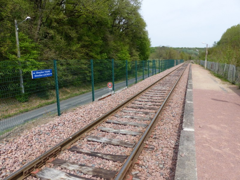 2019-04-21 (24) gare de Veigné PK 253,514 direction Loches.jpg