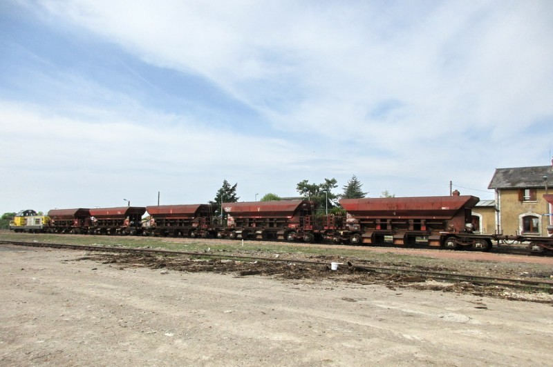 (42) demie rame TTX ballast 5 trémies Uas + BB 669414 Chalindrey.jpg (160.19 Kio) Vu 8199 fois (42) demie rame TTX ballast 5 trémies Uas + BB 669414 Chalindrey.jpg