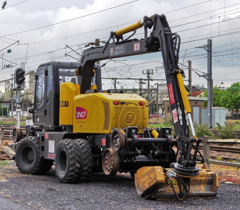 UNAC RR 300 2 (2019-05-09 Tergnier) SNCF RESEAU 21 (6).jpg