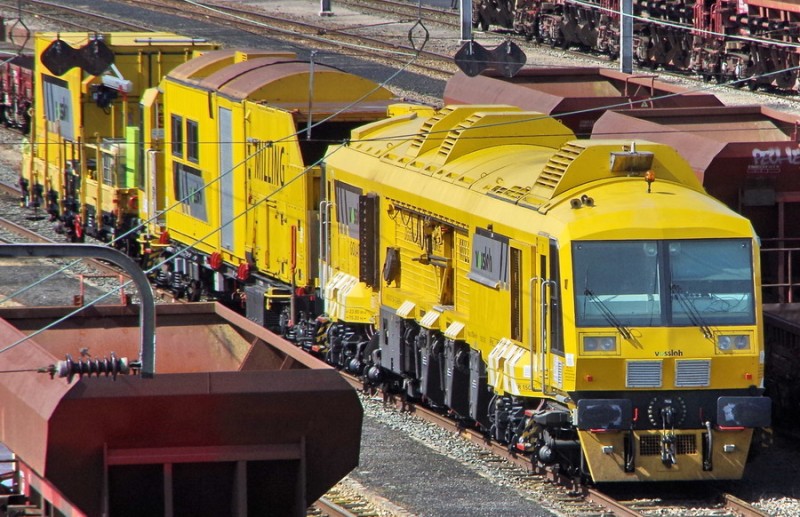 Vossloh Stabag (2019-05-25 Tergnier) ''Goliath'' Alpha Rail Team (3).jpg