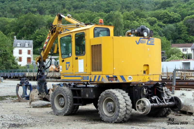 VaiaCar V704FR (2019-06-15 Saint-Sulpice-Laurière) (3).jpg (245.64 Kio) Vu 3635 fois VaiaCar V704FR (2019-06-15 Saint-Sulpice-Laurière) (3).jpg