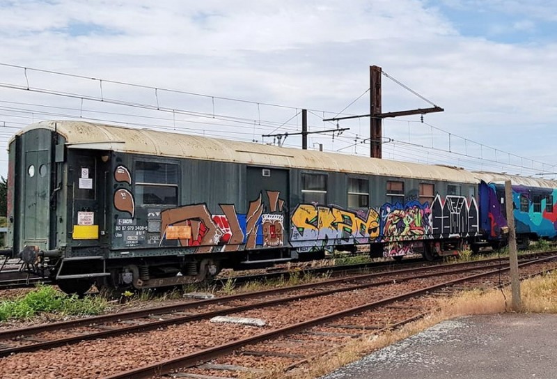 80 87 979 3 408-0 Uas H54 0 SNCF-TR (2019-07-03 SPDC) (1.jpg (205.73 Kio) Vu 10498 fois 80 87 979 3 408-0 Uas H54 0 SNCF-TR (2019-07-03 SPDC) (1.jpg