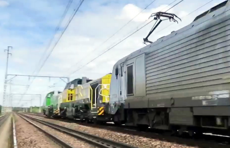 DE 18 5502268 (2019-08-05 Pont de Montlouis) + 37038 + DE 18 (2).png (614.93 Kio) Vu 4310 fois DE 18 5502268 (2019-08-05 Pont de Montlouis) + 37038 + DE 18 (2).png
