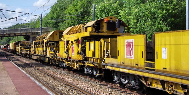 99 87 9 355  553-8 (2019-07-30 Poix de Picardie) Train MC (1).jpg
