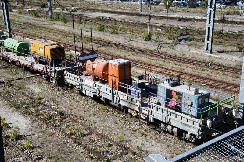 80 87 979 7 801-8 Uas W69 8 F-SNCFR (2019-09-18 Evreux) + 33 87 3936 111-5 Res R90 6 F-ERSA.jpg
