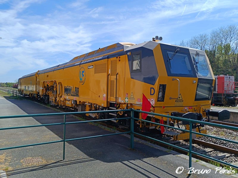 108-2X 4x4-4S Dynamic - 99 87 9 123 002-7 - UIF France (1) (light).jpg