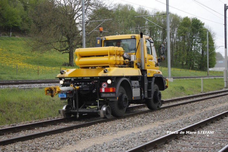 PTT Tm UNIMOG (01) à Daillens 30-04-2010 NMS.JPG
