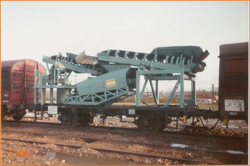 RT2LY412.jpg