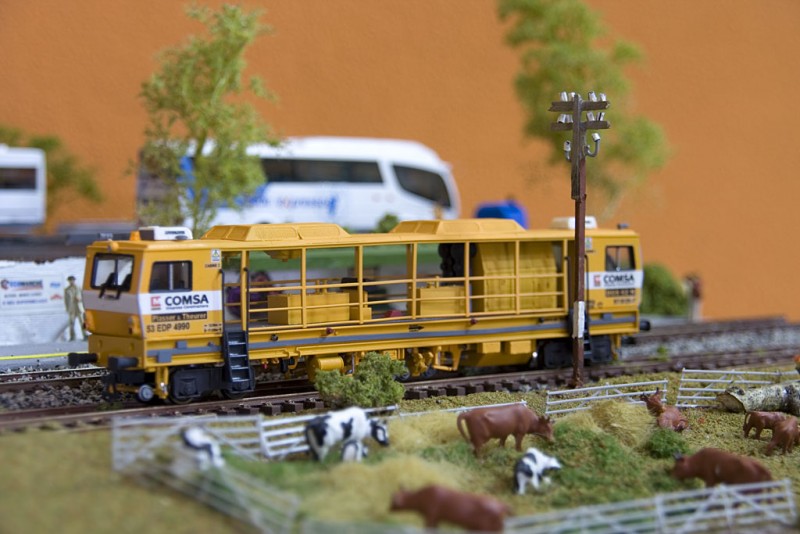 Plasser Theurer DGS 62 N COMSA - Kibri 16070 - 23.jpg