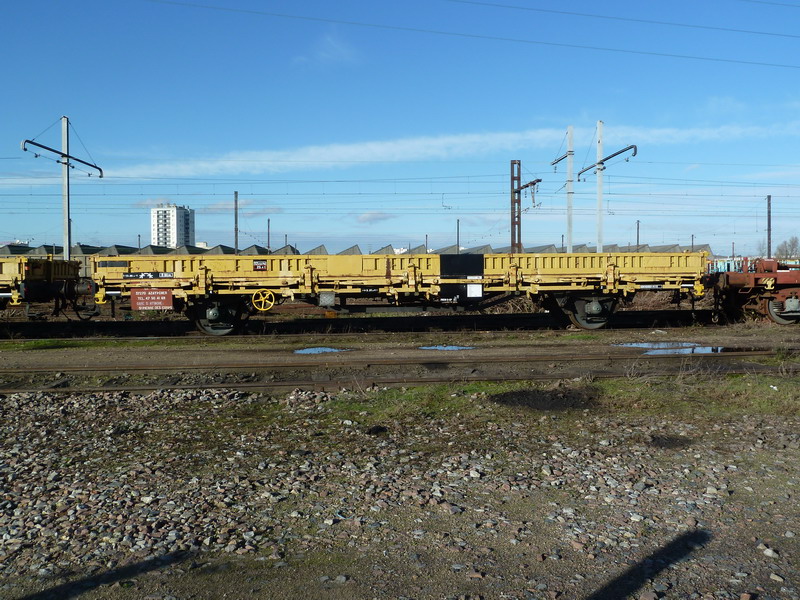 99 87 9 383 882-7 (2014-01-17 St Pierre des Corps) Wagon plat type K50 Meccoli (2).jpg