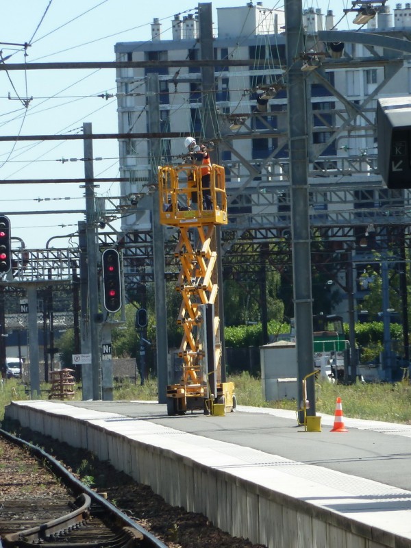 Kiloutou SCI12S 10071 (2013-09-04 gare de Tours) (3).jpg