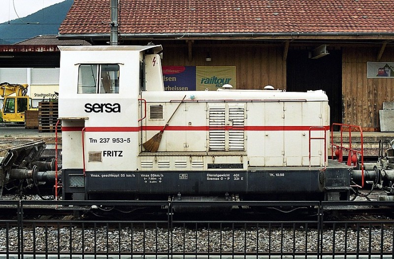 20060708sa-grenchen-nord-granges-nord-locotracteur-tm237-953-5fritz-sersa-vt07-2006-iv-06retoucheauto-recadre900.jpg (255.09 Kio) Vu 834 fois 20060708sa-grenchen-nord-granges-nord-locotracteur-tm237-953-5fritz-sersa-vt07-2006-iv-06retoucheauto-recadre900.jpg