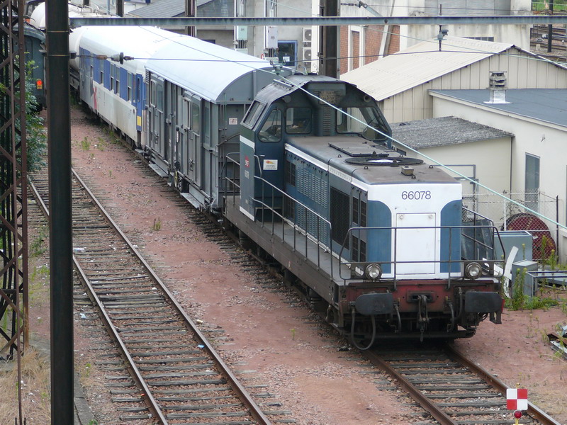 66078 (2007-06-26 Tours) Train désherbeur Poste 0.JPG