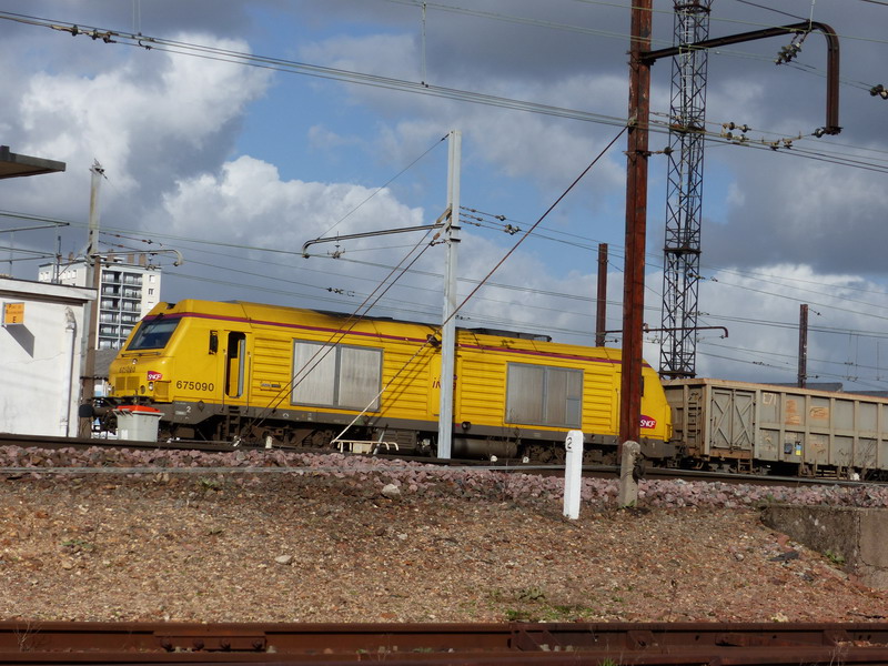 75090 (2014-02-26 St Pierre des Corps) Livrée Infra (1).jpg