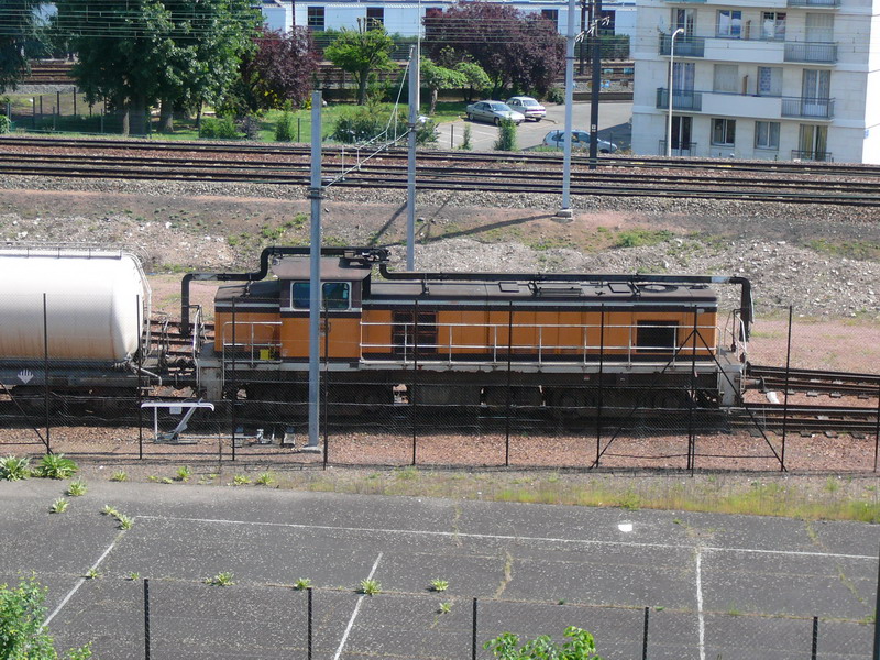 63965 (2008-05-14 Tours) Livrée Arzens Infra sans logo Train désherbeur.JPG