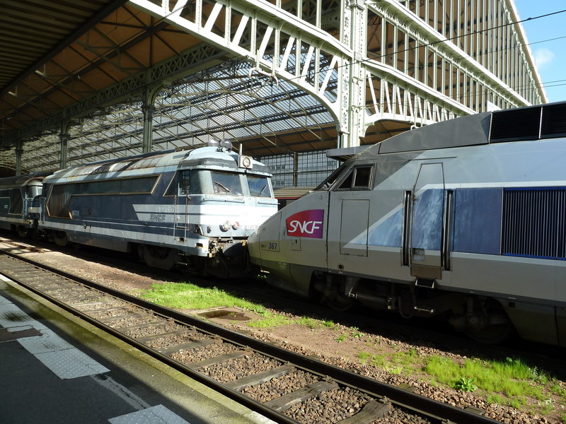 667218 + 667227 en tête +TGV A N°367 HS Voie E (5).jpg