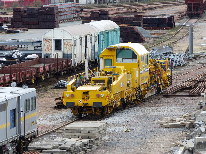 Fourgon V-SNCF Type G90 + SSP 230 T Dynamie 99 87 9 125 524-8 E.Génie (2014-03-02 base Infra-SNCF St Pierre des Corpps) (3).jpg