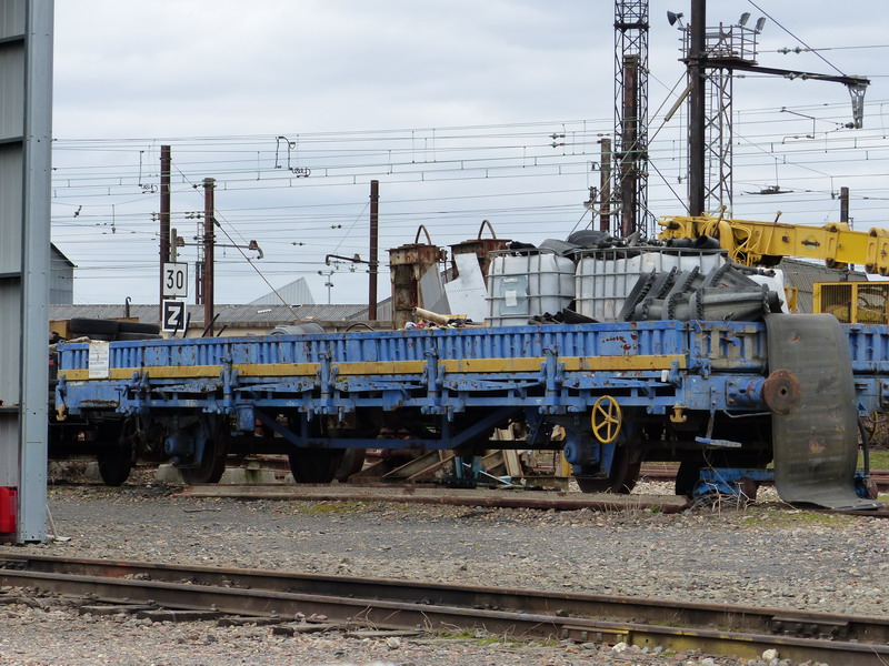 Wagon Plat essieux K50 Vecchietti (2014-03-02 St Pierre des Corps) (1).jpg