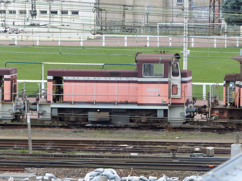 Y.7412 (2014-03-02 Dépôt de St Pierre des Corps) Livrée Arzens HS (1).jpg