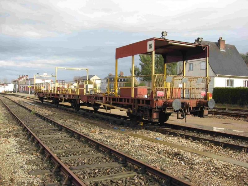 wagon_plat_c.JPG (298.59 Kio) Vu 2288 fois wagon_plat_c.JPG