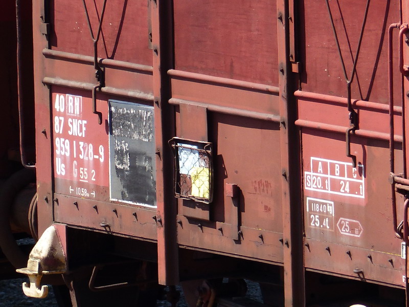 40 87 959 1 328-9 Us G55 2 SNCF-RN (2014-04-17 St Pierre des Corps) (2).jpg