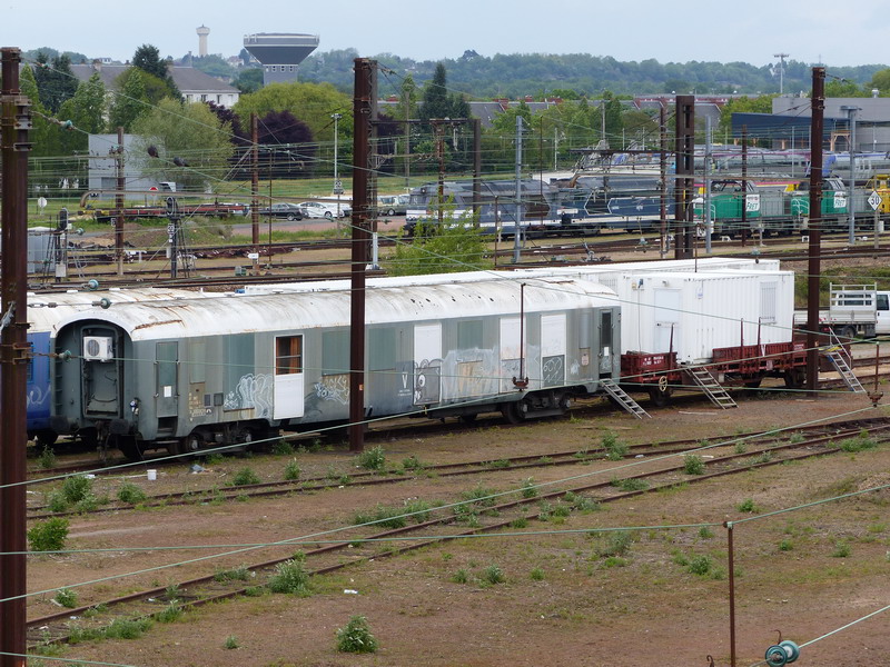 80 87 979 3 456-5 Uas H55 0 SNCF-TR (2014-04-2014 St Pierre des Corps) + 40 87 954 4 526-6 Us K79 1 SNCF-PSL (1).jpg