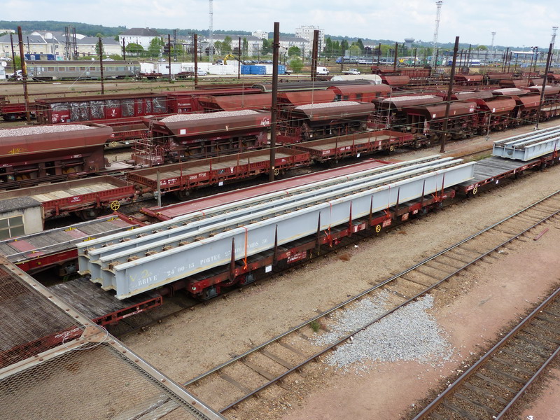 80 87 975 1 608-1 Uas R29 2 F SNCF-NT (2014-04-24 St Pierre des Corps) (6).jpg
