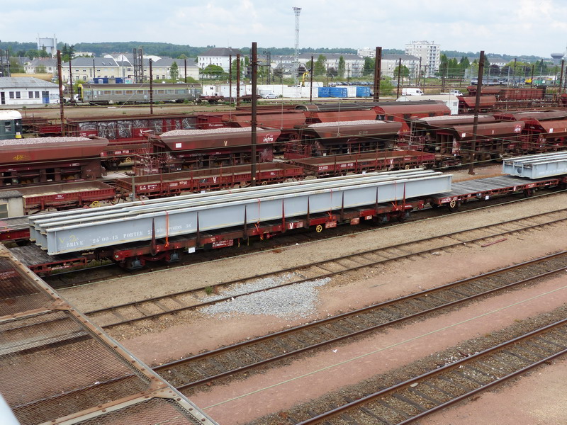 80 87 975 1 608-1 Uas R29 2 F SNCF-NT (2014-04-24 St Pierre des Corps) (10).jpg