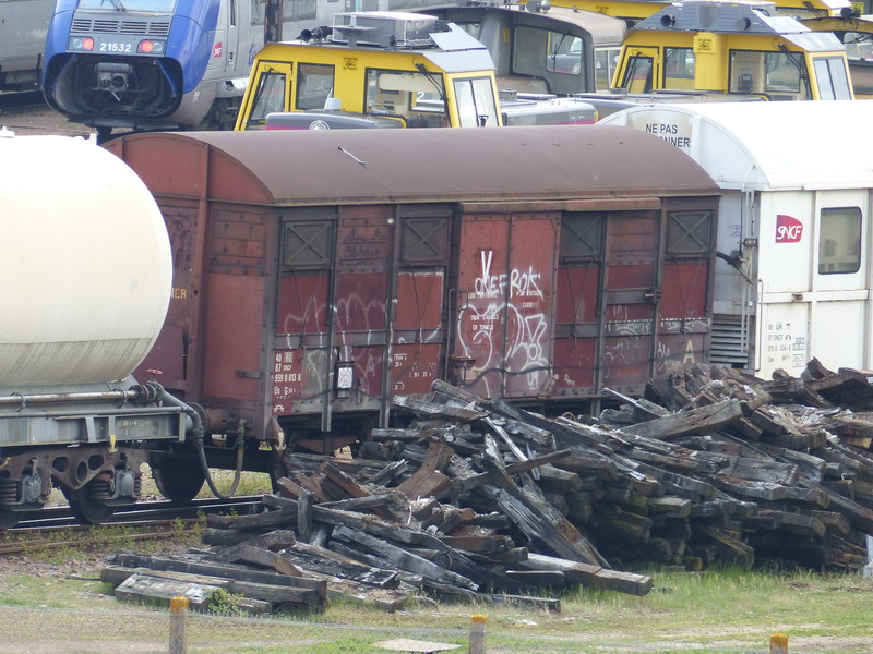 (3) 40 87 959 0 013-8 Us G54 2 SNCF-RO (2014-05-03 dépôt de St Pierre des Corps).jpg