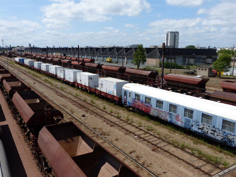 80 87 975 0 700-7 Uas R25 6 SNCF-TR (2014-05-09 St Pierre des Corps) (6).jpg