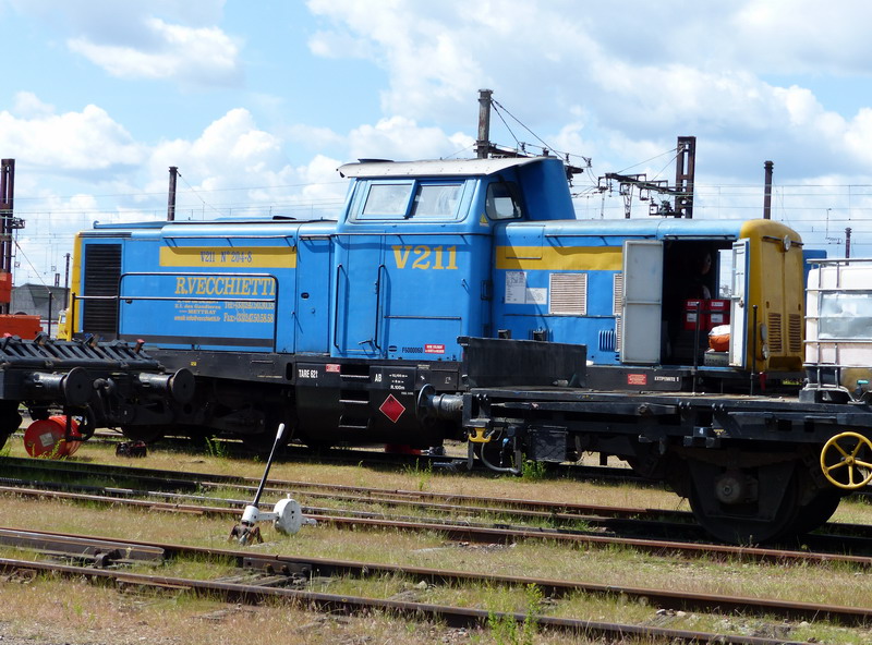 V211 N0204-8 - 99 87 9 182 579-2 (2014-05-14 St Pierre des Corps) (1).jpg