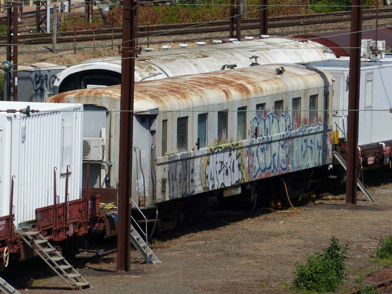 80 87 979 0 749-6 Uas H55 0 SNCF-BD (2014-05-16 St Pierre des Corps).jpg