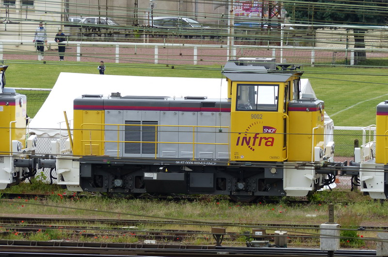 Y 9002 (2014-05-25 dépôt de St Pierre des Corps) (1).jpg